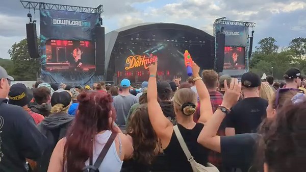 Walking Through Fire - The Darkness Live At Download 2025