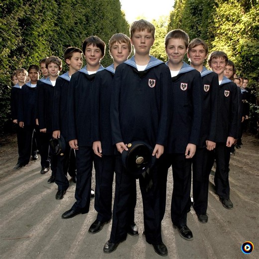 A Ceremony Of Carols, op. 28 (für hohe Stimmen und Harfe): Recession (Senza misura) by Vienna Boys Choir