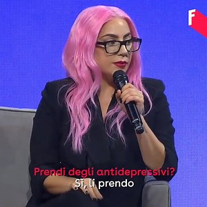 “Io sono perfettamente imperfetta, tutti lo siamo, e ho capito questo: perché non dovrei condividere questo aspetto quando già condivido tutta me stessa col mondo?” Così Lady Gaga ha affrontato il tema della salute mentale: perché non sia più uno stigma ma qualcosa da riconoscere e poter affrontare, con le giuste cure e con la gentilezza | Freeda