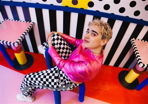 Lou Trotignon informe et rigole de sa transition de genre, au Théâtre à l’Ouest à Auray