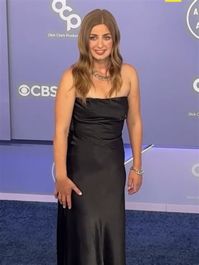 'Love on the Spectrum's Abbey Romeo is a vision on the #AMAs carpet. 🖤 #abbeyromeo #americanmusicawards