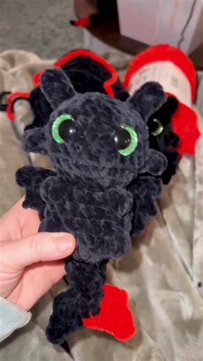 Toothless the dragon minis 🖤💚 Sweet Snuggles Lite w/ 20mm safety eyes. Pattern by @Fluffy.Stuffies.Wyo #toothless #dragon