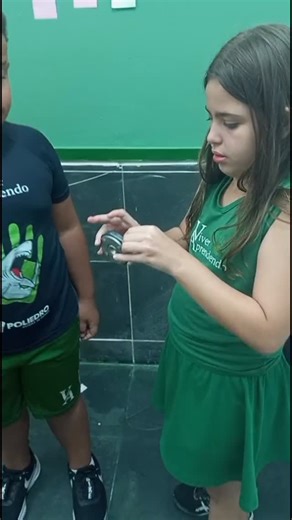 Viver Aprendendo - Poliedro on Instagram: "📚 A turma do 4º ano realizou, em sala de aula, o experimento “Bússola Caseira” após o estudo dos instrumentos de orientação, com foco na bússola. 🧭 A atividade teve como objetivo possibilitar que os alunos compreendessem o funcionamento da bússola, reconhecendo sua importância como instrumento de orientação, além de identificar o magnetismo da Terra por meio da construção prática de uma bússola caseira💚💚💚 @marici_antunes"