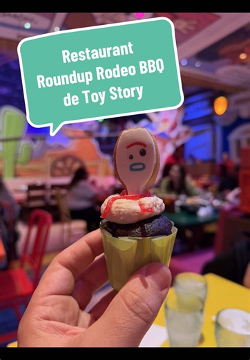 Conoce la experiencia de este divertido restaurant en Hollywood Studios donde te transportarás al mundo de Toy Story. #disney #toystory #hollywoodstudios #disneyworld #orlando