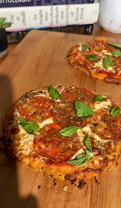 Sweet Potato Pizza 🍠🍕 Follow me AND comment PIZZA and I’ll send my recipe straight to your inbox. If you’re craving pizza but trying to eat a little cleaner, this one’s for you. I’m always hunting for excuses to eat more pizza, and turning a roasted sweet potato into a healthy pizza crust might be my best move yet. Crispy edges, melty toppings, zero dough stress. It’s insanely satisfying, ridiculously easy, and hands down one of my favorite healthy pizza recipes, gluten-free pizza swaps, and h