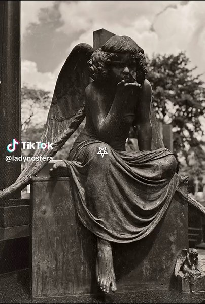 Exploring Dark Aesthetic and Gothic Style