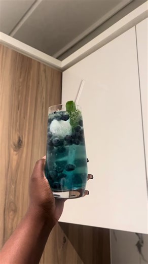 How to Make a Refreshing Blueberry Cocktail