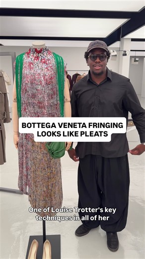 One technique I really like that Louise Trotter uses at Bottega Veneta is this fringing technique where they cut the fabric, weave them into thin layers and sew them onto the garment to create fringe strips that create beautiful movement when worn. #bottegaveneta #fashion #dress #pleats #fashionweek