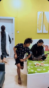 1 Brother vs 3 Sisters challenge 😳🤣 Aj to bhaijan akela reh gaya 😍😂😇 Kahani her ghar ki 🙊🙈🤣 #ashidailyvlogs #vlog #boysvsgirls #sisvsbro #brother #sisters #food #foodie #burger #chocolate #juice #familycomedy #comedy #family #fyp #fy #fypシ゚viral #tiktok #foryou #foryoupage #foru #foryour #foryourpage #trending #ghar #kahani #reels #dailyinsta #instagram | Ashi Daily Vlogs