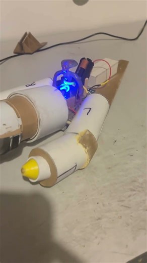 WOTW tripod head with alien