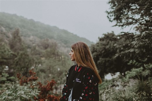 Brooke Ligertwood Unveils ‘INFINITY’ Concert Film & Album - TCB -