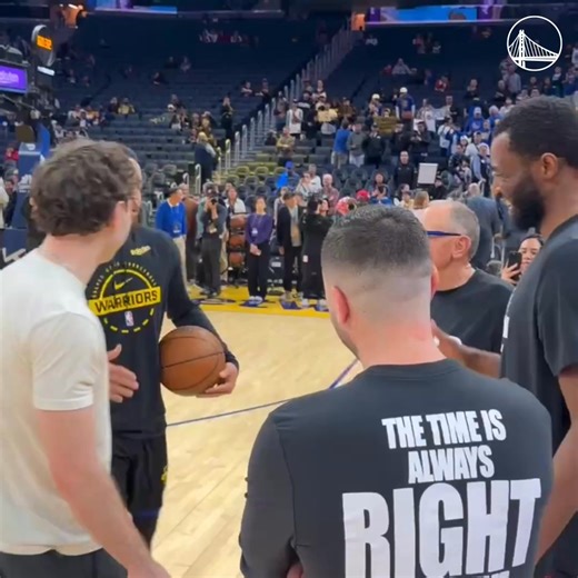 Saying hello to a familiar face 👋 | Golden State Warriors