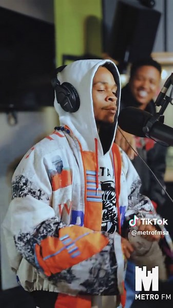 METROFMSA (@metrofmsa) - Bars on bars — @qwellers__ and @sjava_atm went off with a killer freestyle on #TheTouchDown!