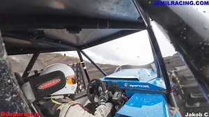 Við hjá Jamil Racing viljum þakka START Akstursíþróttaklúbbur fyrir frábæra keppni sem haldin var á Egilsstöðum sl. helgi. Atli Jamil endaði í 5. sæti á Raptor eftir harða baráttu við aðra keppendur. Í þriðju braut sveik sjálfskiptingin lit með því að taka ekki bakkgír og var þar með þeirri atrennu lokið en reyndist það okkur ansi dýrt þegar kom að stigagjöf. En nóg um það dagurinn var frábær í vel skipulagðri keppni. 👌 Eins og allir vita þá væri þetta ekki hægt án frábærra aðstoðarmanna og sty