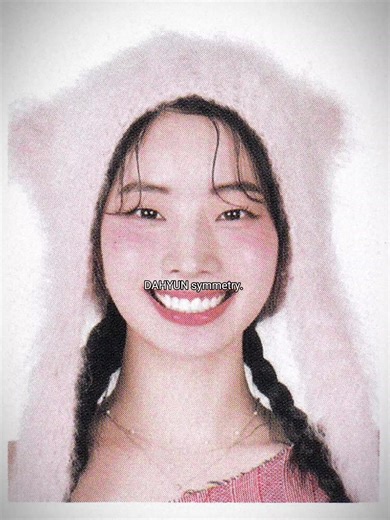 Exploring Dahyun's Symmetry in TWICE's Performance