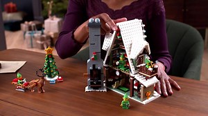 Wake up the elves, cook them waffles and watch as they wrap gifts or test out their rocket-powered sleigh. With so many adorable details, building this seasonal exclusive will become a new family tradition. | LEGO Stores ME
