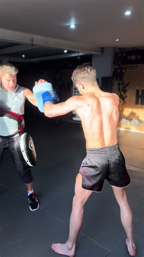 Muay Thai Basic Training: Pad Work Techniques