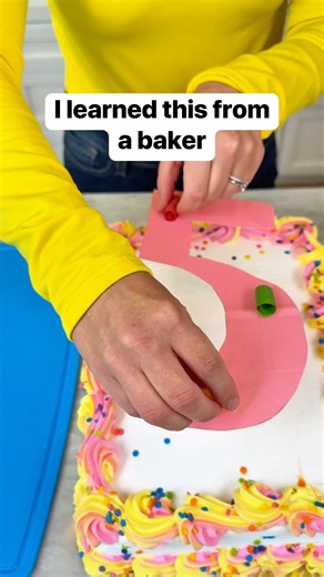 Festive way to add numbers to homemade birthday cakes 🎂 #birthdaycake #sprinkles #cakedecorating