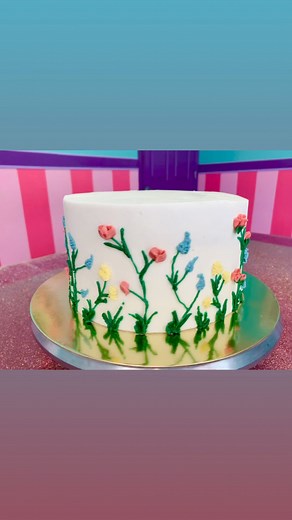 My first wildflower cake I had the pleasure of doing for a wedding 🌷🌻 | Ozarks Sweetest Bakeshop