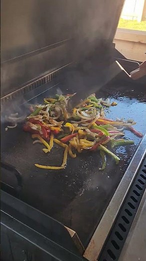 Sizzling Chicken Fajitas on the Griddle | Quick & Flavorful Cook #chickenandveggies #fajitas #bbq