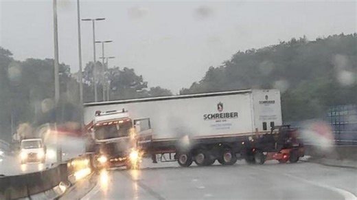 L’autoroute E42 rouverte à la circulation après avoir été bloquée par un camion