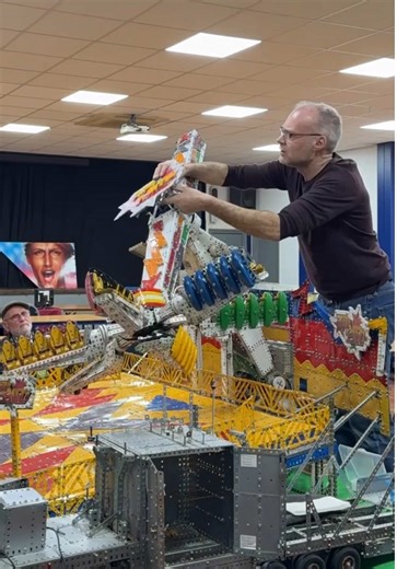 this isn’t just a model ride it’s a full on engineering project! #topbuzz #mondial #kirmes