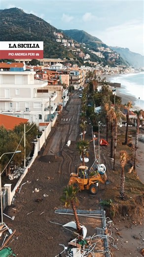 La Sicilia on Instagram: "Le immagini del dopo ciclone Harry, mostrano il lungomare di Mazzeo–Taormina dopo le violente mareggiate dei giorni scorsi. Una costa segnata dalla forza del mare, tra detriti e onde che raccontano quanto la natura possa essere potente e imprevedibile. Video di @pioandreaperi"
