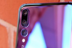 Telefonul cu cea mai bună cameră foto din lume, în oferta unei companii de telefonie din România. Costă o mică avere, dar poate fi luat în rate