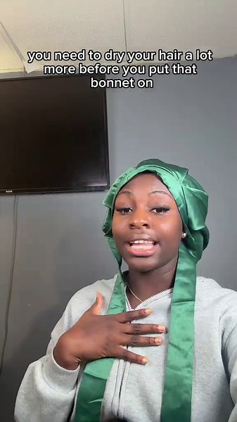 Can You Wear a Bonnet on Damp Hair? Learn How to Protect Your Hair Without Causing Frizz or Damage! 💦💖 #SatinBonnet #HairCareTips #NaturalHairCare #CurlyHairRoutine #KimMadBeauty”