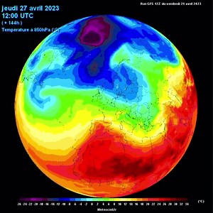 132K views · 1.3K reactions | Scaraveen weather to start the coming week with a quick blast of cold air plunging down from the North. Animation shows forecast of upper air temperatures. If you watch to the end though you can see some hope of warmth to start May. | Carlow Weather | Facebook