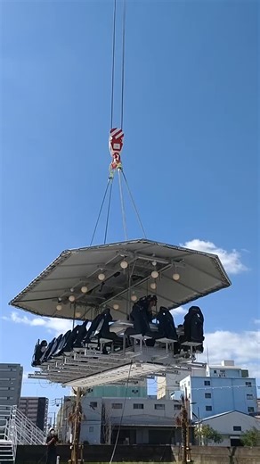 Dinner in the Sky OSAKA offers a special dining experience where you can enjoy breathtaking views of Osaka’s beautiful nightscape from 40 meters above the ground✨ With a special meal and drinks prepared, you can indulge in the luxury of the city’s transition from the bright sunlight of the day to the romantic nighttime views🌙 Perfect for celebrating anniversaries or surprise dates with your loved ones! 【Please visit the linked homepage for the latest information🔗】 Dinner in the Sky OSAKAでは地上40