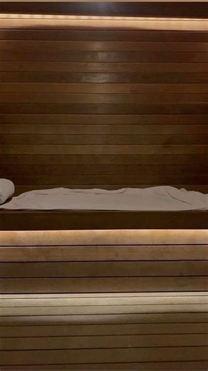 THE BIOENERGETICS OF BEAUTY ™ on Instagram: "If sweating feels difficult, this is usually a heat and energy problem. When thyroid output is low, the body produces less metabolic heat. Circulation slows, detox pathways stall, and skin loses tone and glow because energy is being conserved. This is why metabolic support matters: • eating enough (under-eating lowers thyroid output) • prioritizing warming foods like soups, stews, slow-cooked meals • adequate minerals, protein, and carbohydrates to fu