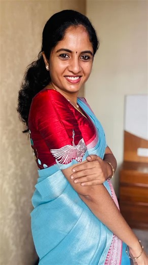 𝑳𝒂𝒌𝒔𝒉𝒏𝒂𝒎/ 𝒕𝒉𝒆 𝒔𝒂𝒓𝒆𝒆 𝒅𝒓𝒂𝒑𝒊𝒔𝒕 𝑬𝒓𝒐𝒅𝒆 | Saree @loomira_silks Blouse @dusky_ds Note: There may be slight color variations due to screen resolution #saree #sareedrapisterode... | Instagram