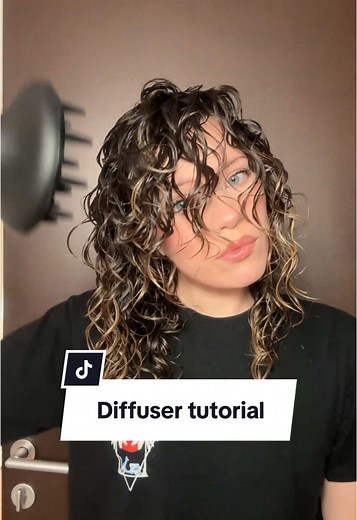 How to Diffuse Curly Hair: Step-by-Step Tutorial