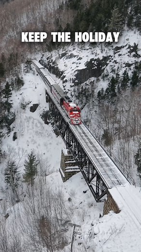 All aboard! 🏔️🚂🏔️ Make this holiday season magical with a family friendly train ride through New Hampshire! 🎄 | VisitNH - New Hampshire