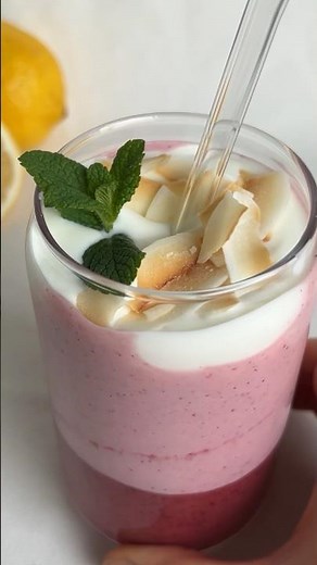 Ein gesunder Genuss: Erdbeer-Kokos-Smoothie mit Skyr! 🍓🥥