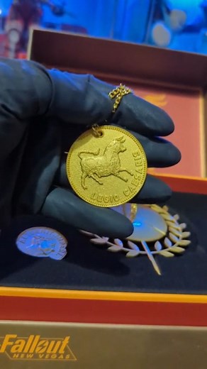 Unboxing the "Caesars Favour Box Set" from @wearefanattik Ibordered mine from Bethesda Gear but they're currently sold out. Still on Fanattik's website though! These were limited to 2010 worldwide (New Vegas release year 😜) And I got lucky #21!! This set contains: Set of 2 Caesar’s Legion Coins, 1 Necklace and 1 Badge 1x Denarius Coin .999 silver plated 1x Aureus Coin 24K gold-plated 1x Necklace 24k gold-plated coin with a hole at the top 1x Badge 24k gold-plated 2 black rubber pin backs Materi