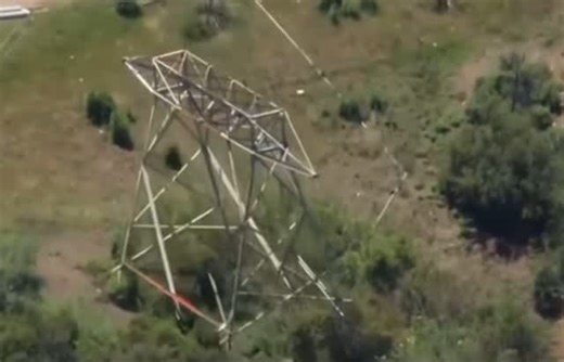 Hoist Operators Union on Instagram: "This occurred a few days ago when a Sky Crane was lifting a So Cal Edison tower. This could’ve gone really bad…thank God it didn’t. The aircrew was able to recover and land safely. The tower was being removed from the Eaton Fire burn area as evidence in the ongoing investigation. . . . . . . . . . . . . . . #hoistoperatorsunion #hoist #skycrane #sikorsky"