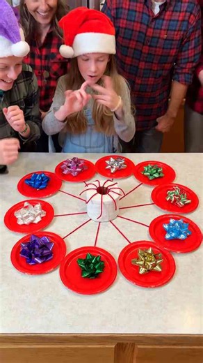 Christmas string pull party game – fun for everyone