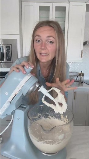 The Best Vegan Vanilla Cake #vegancake #veganbaking #vegandessert