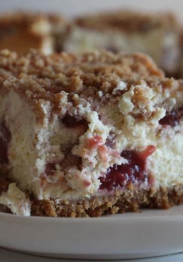 Strawberry Crumble Cheesecake Bars Recipe