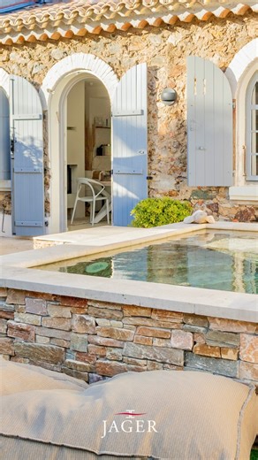 Jager on Instagram: "🏡 MAISON EN PIERRE - GASSIN 101 m² entièrement rénové avec des matériaux nobles. Pièce de vie lumineuse avec cheminée insert et cuisine équipée moderne. Suite parentale avec dressing et salle de douche, 2 chambres supplémentaires. Climatisation gainée dans toutes les pièces, combles aménagés. Terrasse plein sud avec bassin privatif et seconde terrasse ombragée. Parking et accès piscine de résidence. Idéalement située, accès rapide Saint-Tropez et plages. Prix : 890 000 € -