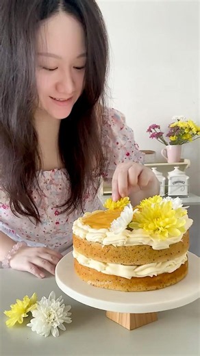 Lemon Poppyseed Cake 🍋