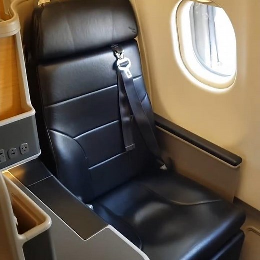 Qantas Airbus A330-200 business class cabin.