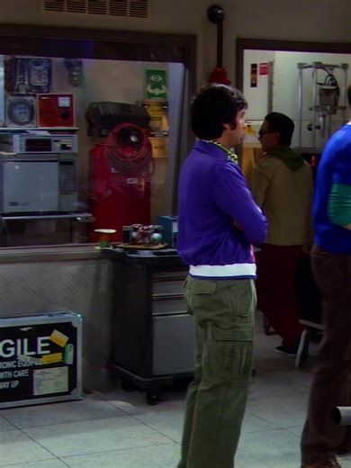 The Big Bang Theory: Epic Robot Fight Showdown