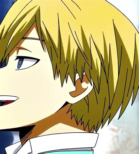 Monoma flexing on Class 1A fo passing the Provisional License Exam 😎😂