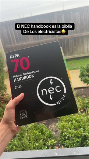 El NEC handbook es la biblia De Los electricistas😅 #electricista #nec #codigos