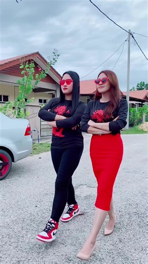 Stylish Walk in the Neighborhood: A Fashion Showcase