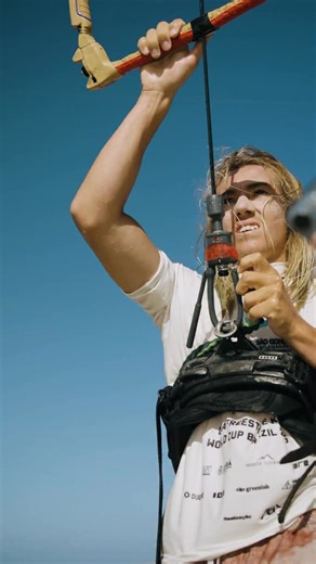 On top of the world! 🏆 @flyfinni 2025 GKA Freestyle World Champion. Congratulations, Finn. What a year… 📹 @peafilms @isakantonpetersen | ION