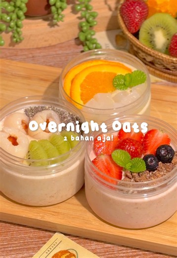 Hacks sarapan kekinian yang ternyata cuma pake 2 bahan aja! Menurut aku, sarapan itu bener-bener bisa boost mood aku buat beraktivitas sehariann! apalagi kalo sarapan aku tinggi serat, tinggi protein, dan enak kaya ginii😍🫶🏻 aku juga sering kreasiin varian rasanya tiap hari biar lebih seru dan yang pastinya makin enjoy makannya💗, pokonya bener-bener happy banget bisa nemuin sarapan cuma 2 bahan ini overnight oats yang aku bikin pake Quaker Oats sama Biokul Yogurt to Go yang varian rasanya uni